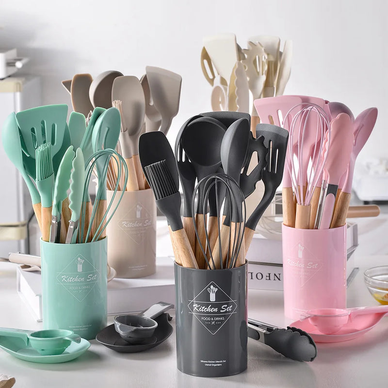 Kit de Utensílios de Cozinha de Silicone 12 Peças - Utensílios Antiaderentes, Espátula, Pá, Batedores de Ovo, Com Cabo de Madeira